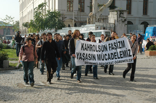 Beyazıt haykırdı: "Satır dışarı, bilim içeri!" / 31.10.2008