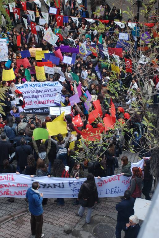Kadınlar 25 Kasım'da Ankara sokaklarında... / 25.11.2008