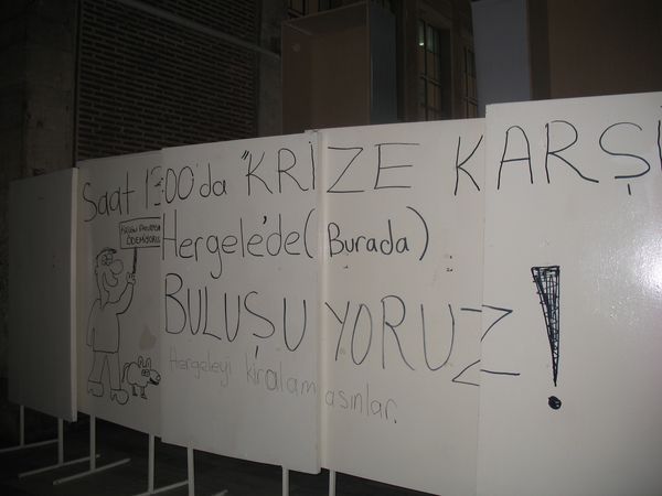 İÜ öğrencisi krize karşı ses çıkarıyor! / 24.12.2008
