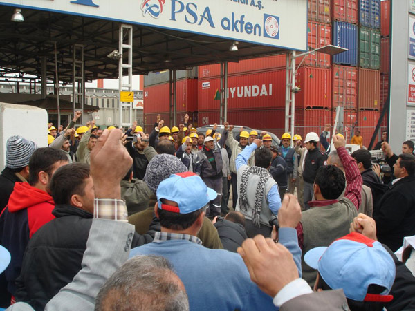 Mersin'deki liman işçileri direnişlerini kararlılıkla sürdürüyor / 21.01.2009