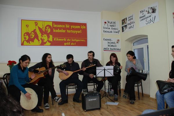 TÜM-İGD'li Kadınlar İstanbul'da 8 Mart etkinliği düzenledi/01.03.2009