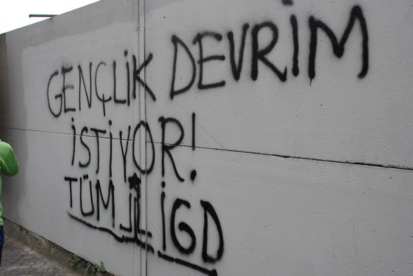 TÜM-İGD'li Kadınlar Kadıköy yazılama/08.03.2009