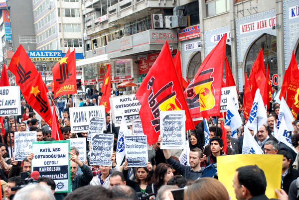 Bush'un çizmelerini giyen Obama Ankara'da protestoyla karşılandı / 05.04.2009