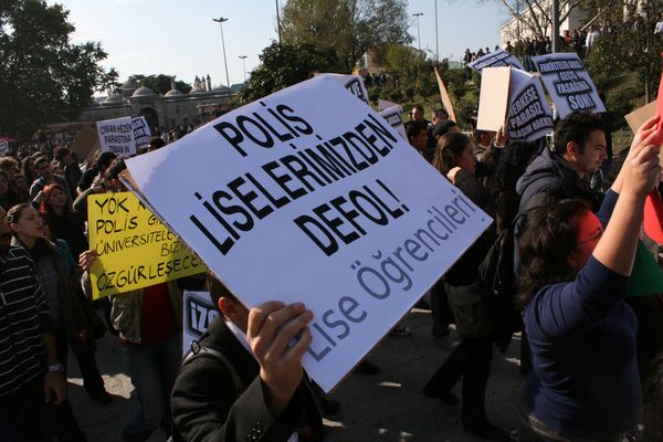 İstanbul'da YÖK protesto edildi! /06.11.2009