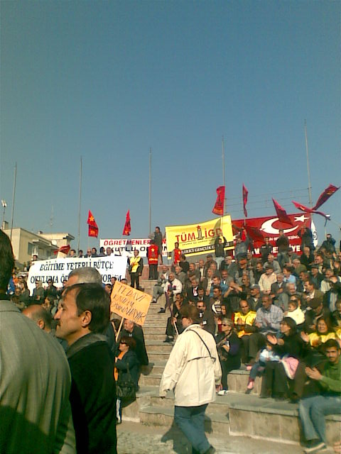Kamu emekçileri 25 Kasım Grevi'nde Bergama'da alanlardaydı! /25.11.2009