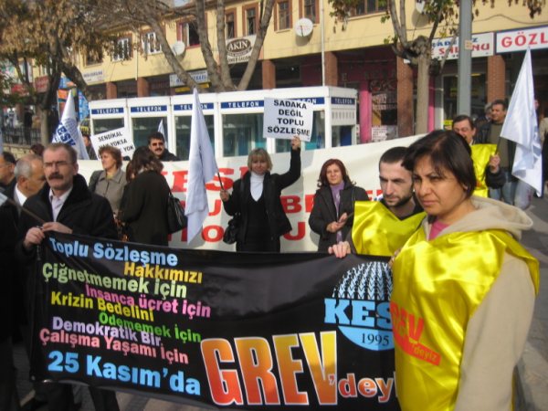 Kamu emekçileri 25 Kasım Grevi'nde Kastamonu'da alanlardaydı! /25.11.2009
