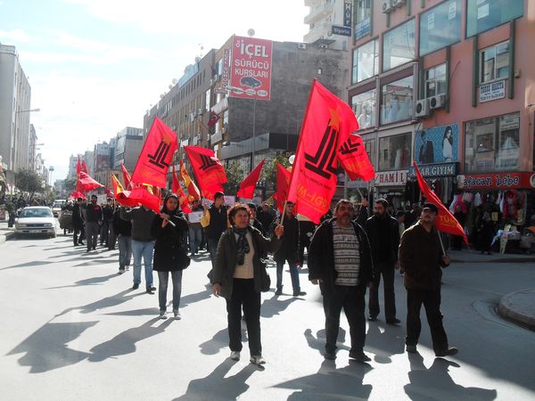 Mersin'de TEKEL işçilerine destek eylemi! /04.02.2010