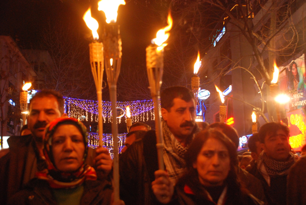 TEKEL işçilerinden meşaleli yürüyüş /10.02.2010