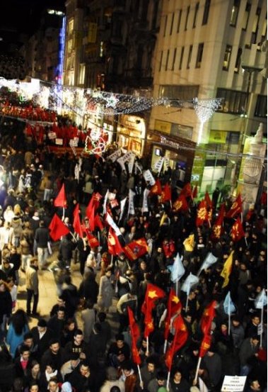 İstanbul'da TEKEL için meşaleli yürüyüş /11.02.2010