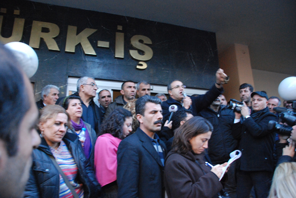 TEKEL işçileri için onbinler Ankara'da oturma eylemi yaptı / 20.02.2010