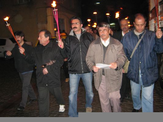 Bergama'da Tekel işçileri için meşaleli yürüyüş! / 25.02.2010