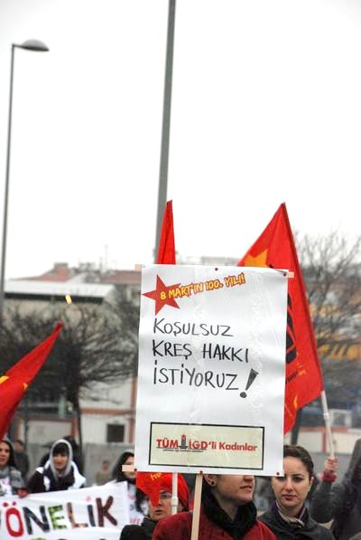 Emekçi kadınlar yüzüncü yılda Kadıköy'ü zapt etti / 06.03.2010