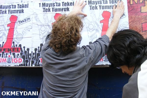 İlerici Gençler'den İstanbul'da 1 Mayıs afişlemesi /23.04.2010