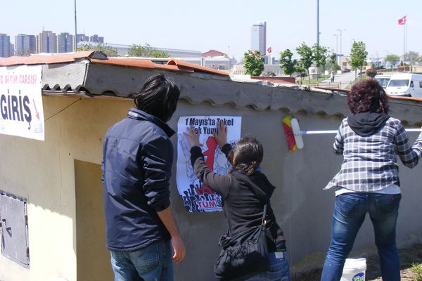 İlerici Gençler İstanbul'un dört bir yanını afişlerle donattı / 29.04.2010