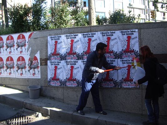 İlerici Gençler'den Kartal'da 1 Mayıs afişlemesi / 29.04.2010