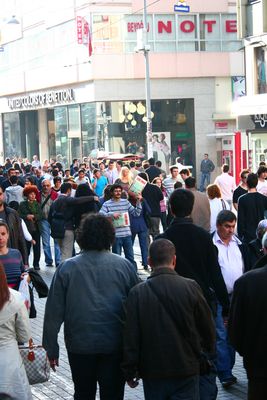 İlerici Gençliğin Eylül-Ekim sayısı Taksim'de okurlarıyla buluştu / 17.10.2010