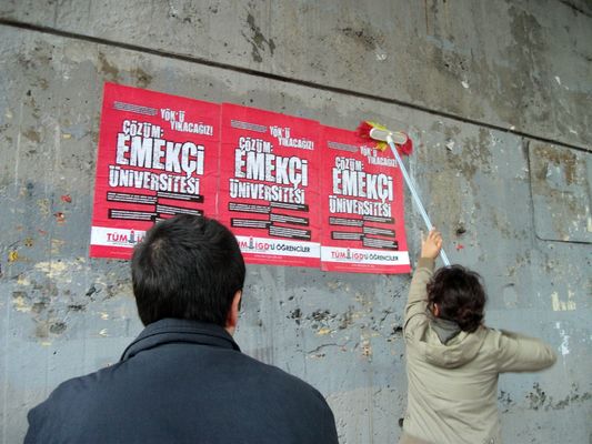 İlerici Gençler, Yıldız ve Kabataş'ta 6 Kasım afişlemesi yaptı / 22.10.2010