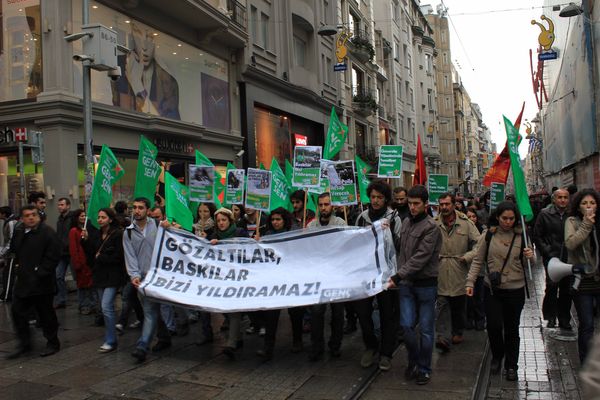 Genç-Sen: "Gözaltılar, baskılar bizi yıldıramaz" dedi / 05.12.2010
