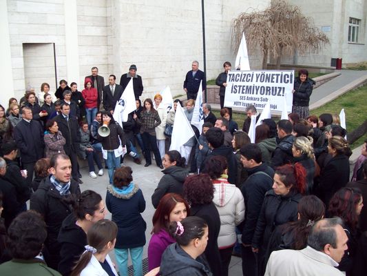 HÜ emekçileri işyerindeki tacizlere artık yeter dedi! / 04.03.2011