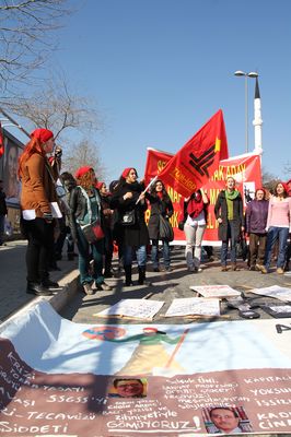 Emekçi kadınlar Kadıköy'de taleplerini haykırdı! / 05.03.2011