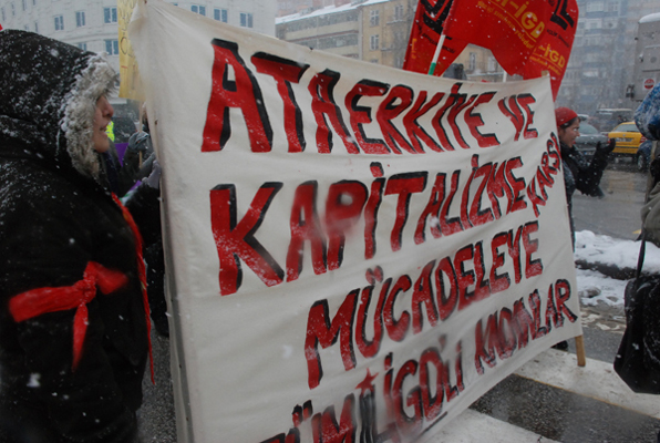Ankara'da kar yağışına rağmen coşkulu 8 Mart mitingi / 08.03.2011