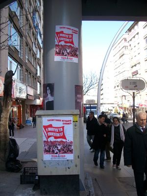 Ankaralı ilerici gençler Kızılay'ı 1 Mayıs afişleriyle donattı / 22.04.2011