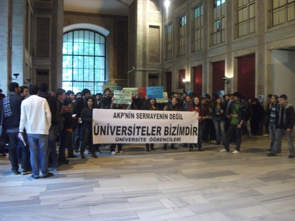 İstanbul Üniversitesi'nde gözaltılar protesto edildi / 13.10.2011