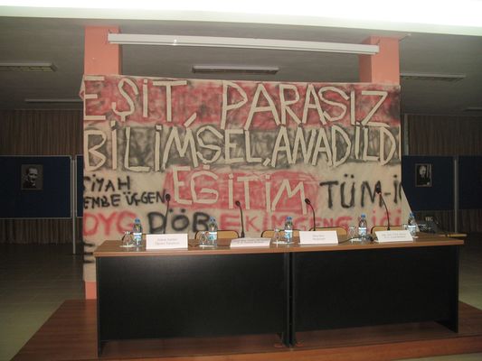 İzmir'de YÖK karşıtı panel gerçekleştirildi / 01.11.2011