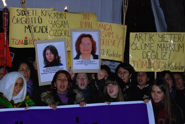 Ankara'da kadınlar şiddete karşı sokaklardaydı / 25.11.2011