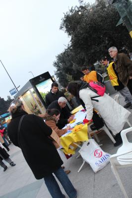 Eğitim-Sen 4-4-4 sistemine karşı Mecidiyeköy'de stand açtı!