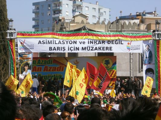 İzmir'de coşkulu Newroz