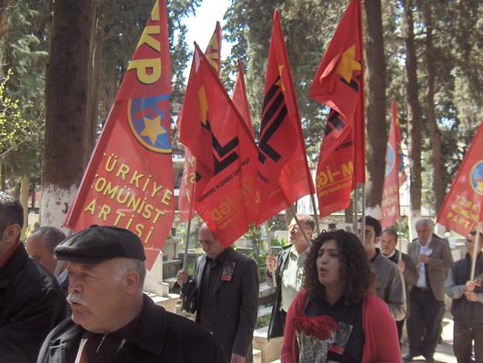 Avni Ece mezarı başında anıldı!