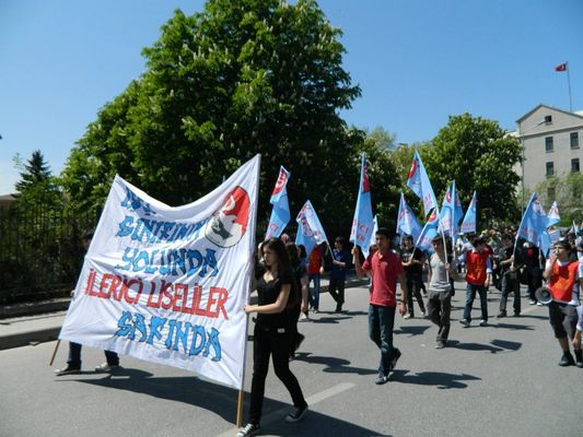 İlerici Liseliler Ankara'da 1 Mayıs Alanındaydı