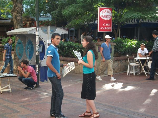 İlerici Gençler Maltepe'de kampa davet çalışmalarına devam ediyor