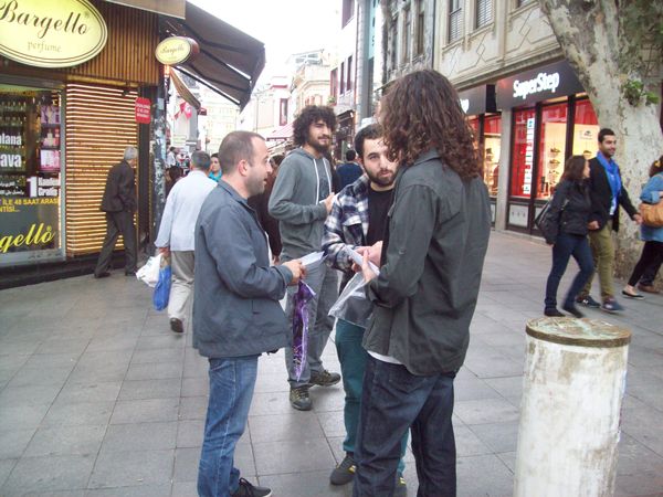 İlerici Öğrenciler, 6 Kasım çağrısını Kadıköy'de yükseltmeye devam ediyor