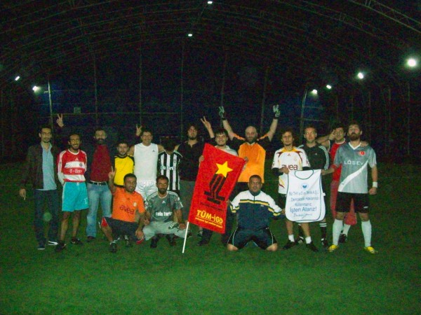 Futbol sahasında dayanışma rüzgarı esti