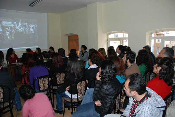 25 Kasım'da yapılan "Ekonomik Şiddetin Kıskacında Kadın Ve Novamed Deneyimlerimiz" paneli / 2007