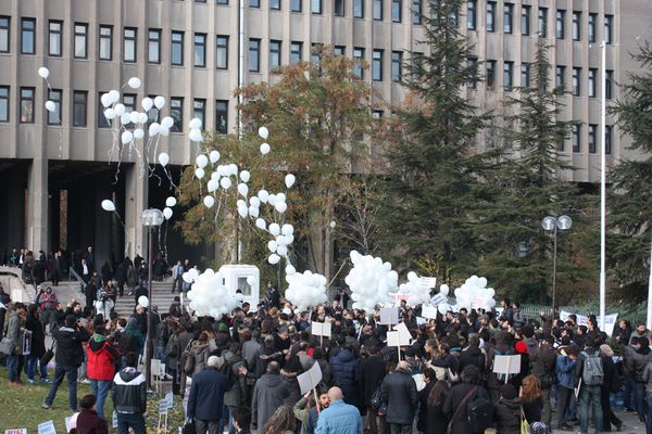 Tutuklu tıp öğrencilerinden 11'i serbest bırakıldı