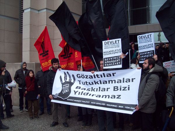 'Sermaye defol üniversiteler bizimdir' diyen öğrencilerin davası başladı