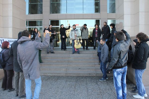 Öğrencilerin davası 25 Nisan'a ertelendi