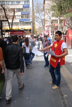 Ankara'da İlerici Gençler 1 Mayıs çalışmasına başladı