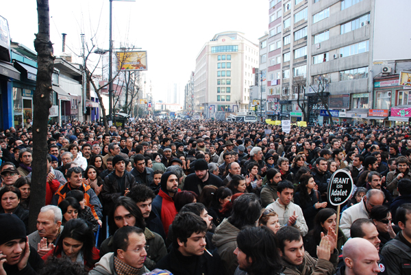 Hrant Dink öldürüldüğü yerde anıldı / 09.01.08