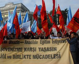 Beyazıt'tan yükselen ses:  "YÖK kalkacak, polis gidecek, üniversiteler bizimle özgürleşecek!"