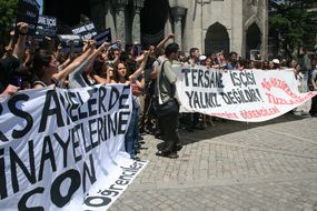 İÜ Tuzla tersanesine seslendi: Tersane işçisi yalnız değildir!