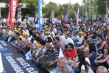 KESK İstanbul Bakırköy'de gözaltılara karşı yürüdü