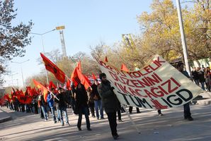 Onbinler krizin faturasını ödemeyeceğiz diyerek Ankara'ya akın etti