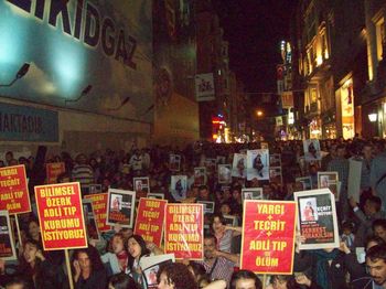 Güler Zere katlediliyor