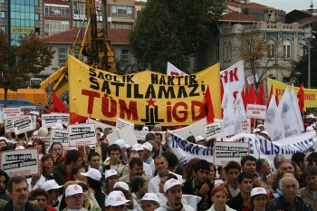 Kadıköy'de binler haykırdı: "Sağlık haktır satılamaz!"