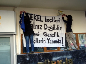 Üniversite öğrencileri TEKEL işçisinin yanında!