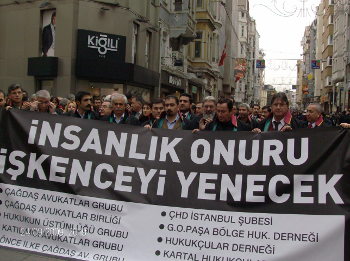 Avukatlar Taksim'de yürüdü!
